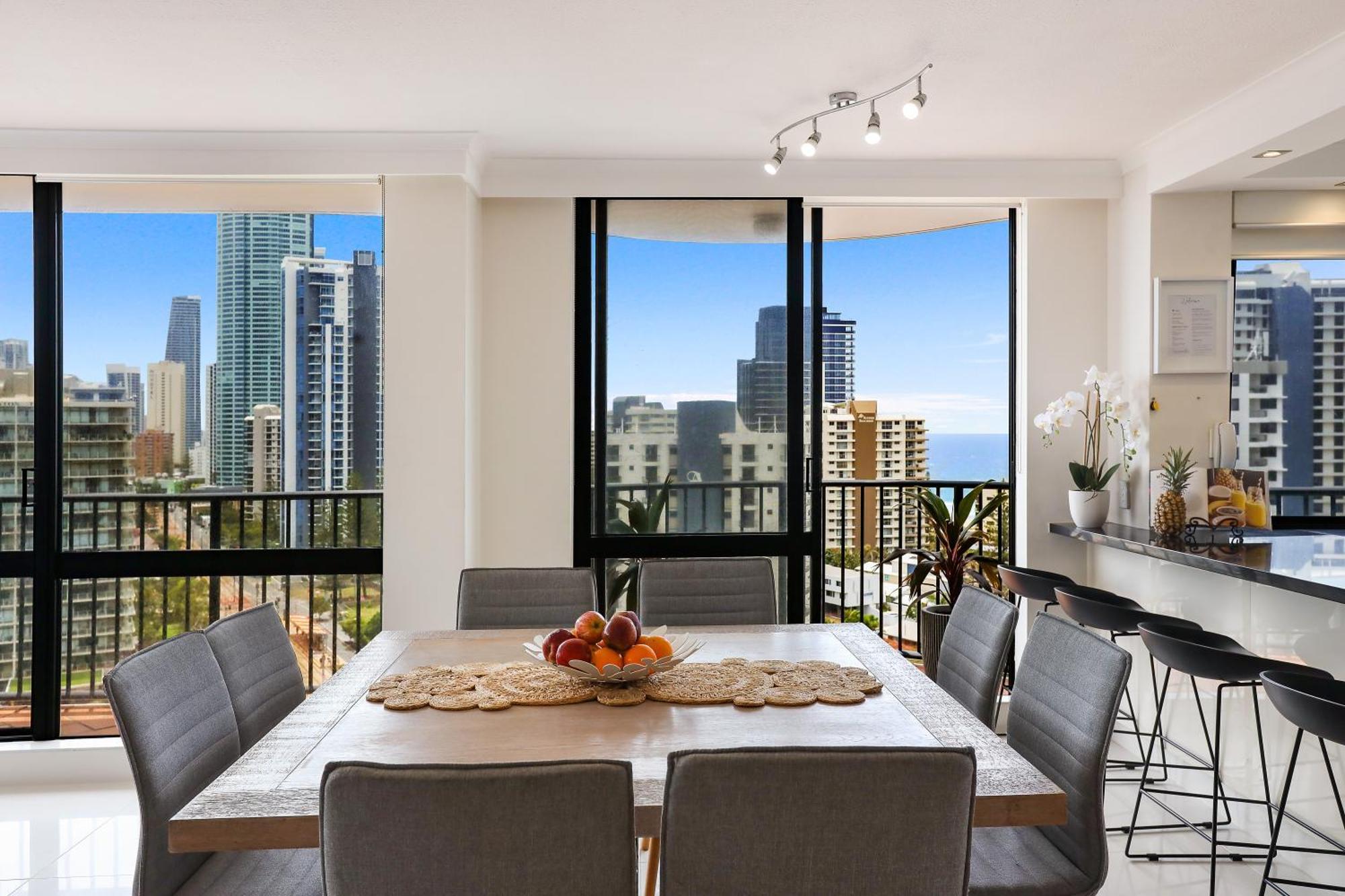Absolute Riverfront 2br Apt, Views From Every * Gold Coast