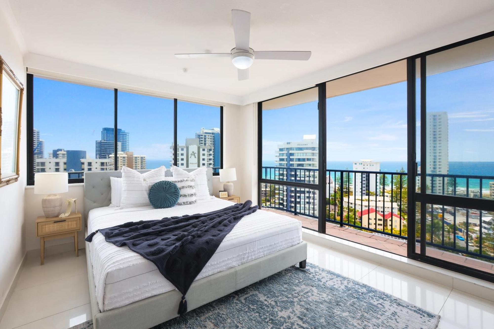 Absolute Riverfront 2br Apt, Views From Every * Gold Coast